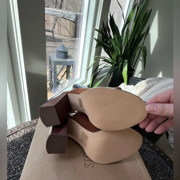 STEVE MADDEN INTERRUPT MULE HEELS IN COGNAC 6.5 - Picture 5 of 5